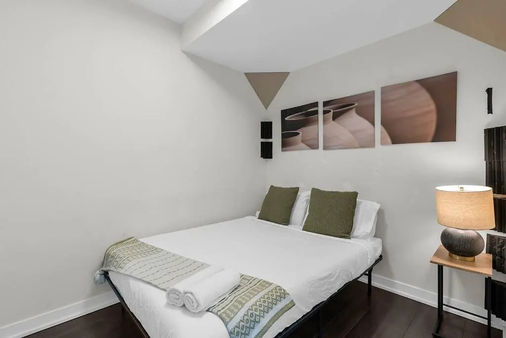 Stylish Suites - Free Parking & Lake View Toronto Apartment