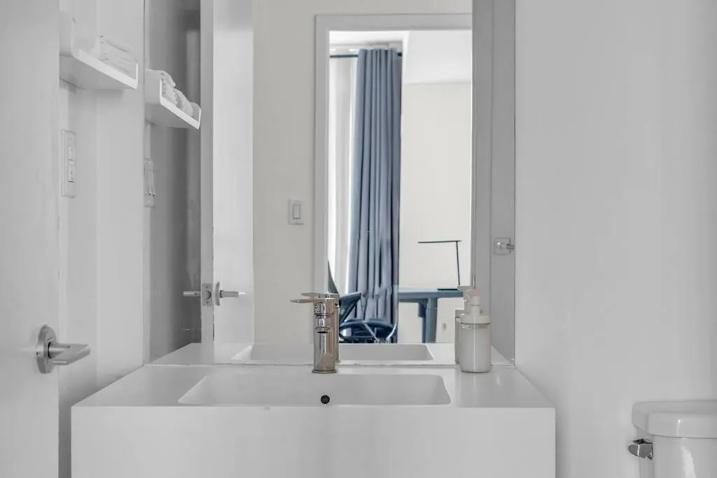 Stylish Suites - Free Parking & Lake View Toronto Apartment