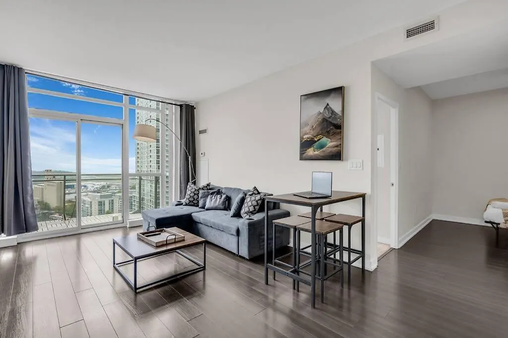 Stylish Suites - Free Parking & Lake View Toronto Apartment