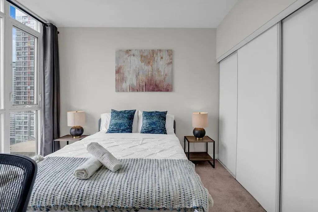 Stylish Suites - Free Parking & Lake View Toronto Apartment